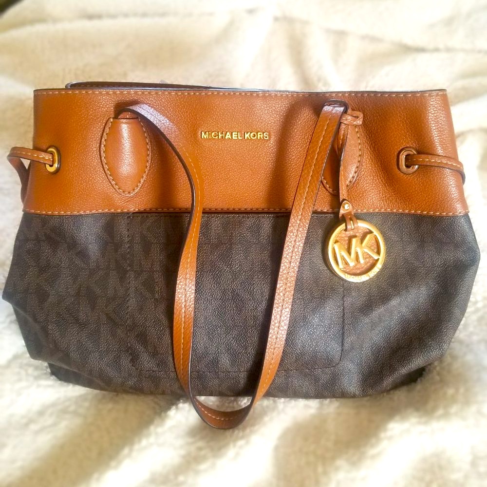 Michael Kors Voyager Medium Logo Tote Bag